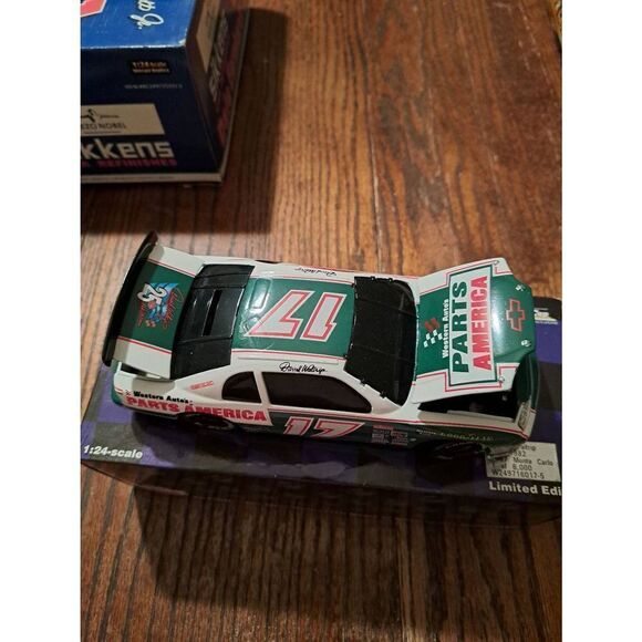 Vintage 96 Action Darrell Waltrip Part America Die Cast Nascar Race Car Bank - Picture 2 of 12